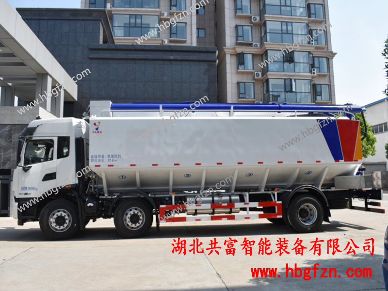 东风天锦小三轴液压30方散装饲料运输车